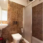 Alfama Iii - French Balcony And Smart Check-in Лісабон