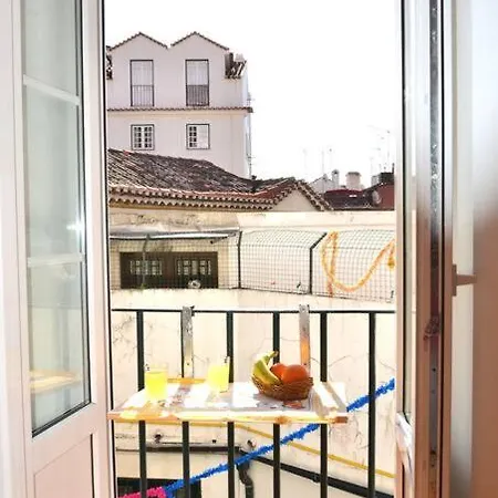 Alfama Iii - French Balcony And Smart Check-in *