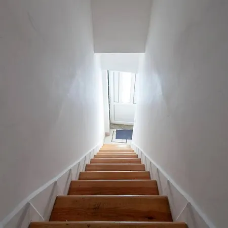 Alfama Iii - French Balcony And Smart Check-in *