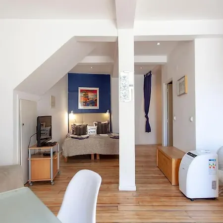 Alfama Iii - French Balcony And Smart Check-in * Лиссабон